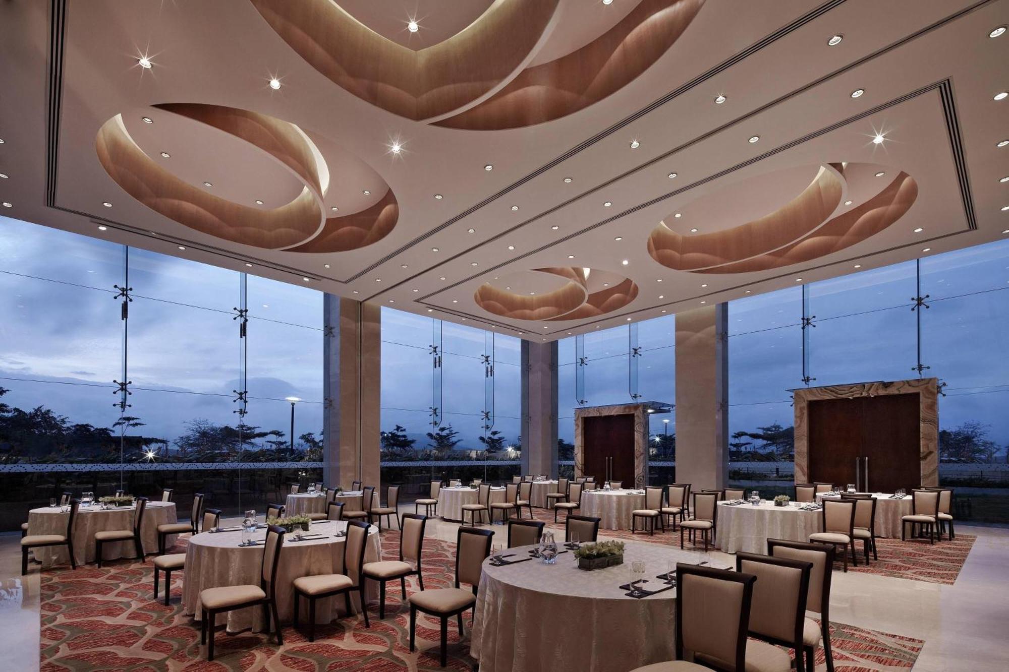 Courtyard By Marriott Pune Chākan Екстериор снимка
