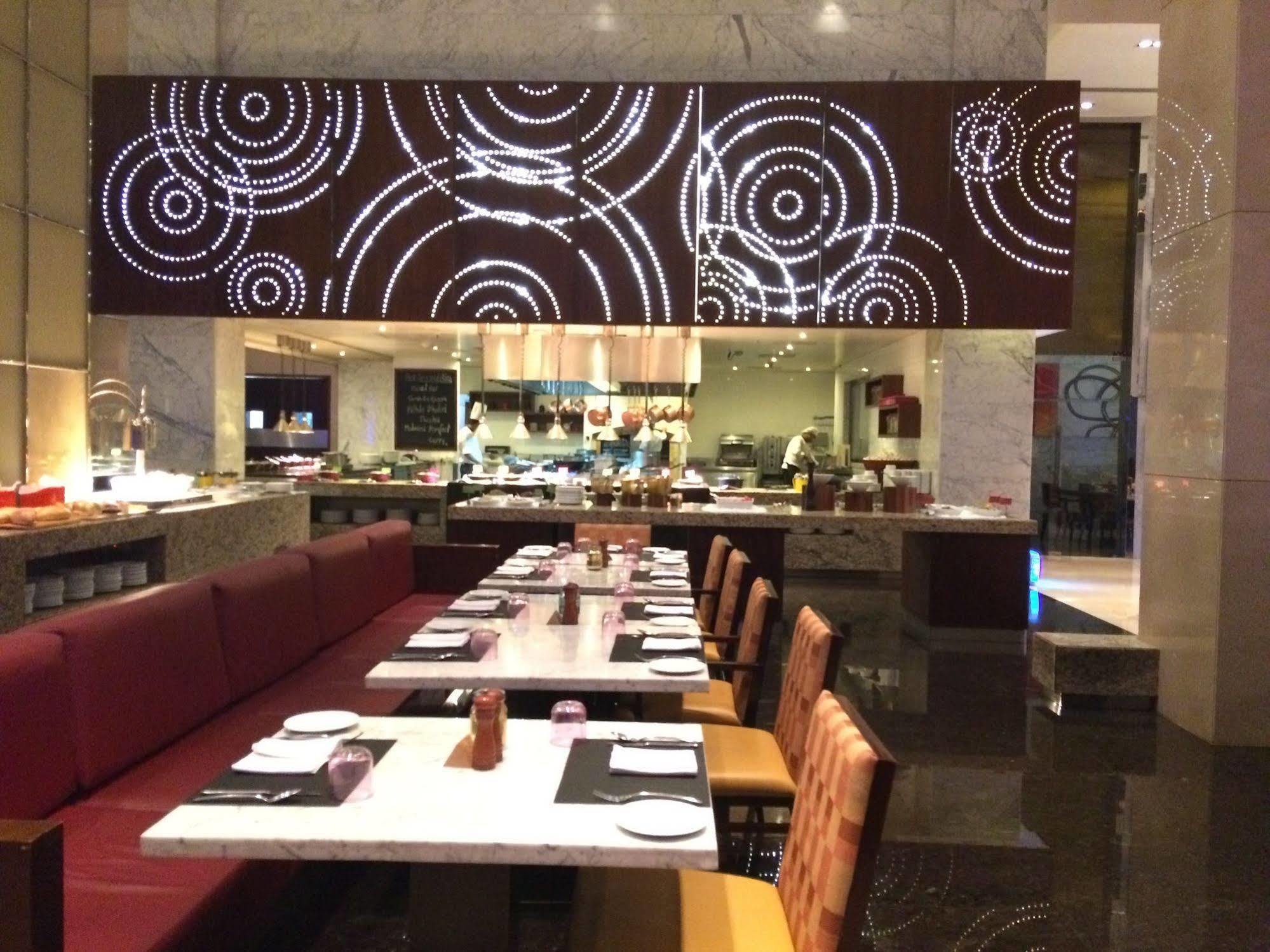Courtyard By Marriott Pune Chākan Екстериор снимка